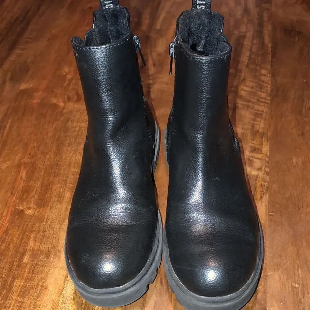 Justice Little Girl & Big Girl Lug Bottom Chelsea Boot, Size 1